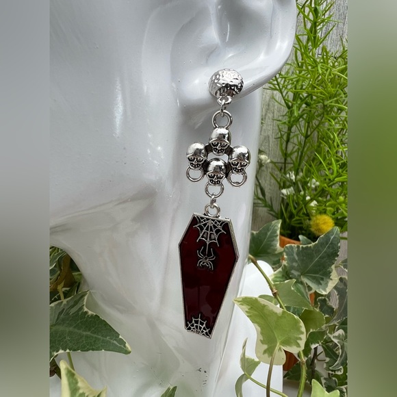 Statement Skull Goth Dangle Earrings -  Vampire Coffin Gothic Earrings - Picture 10 of 10